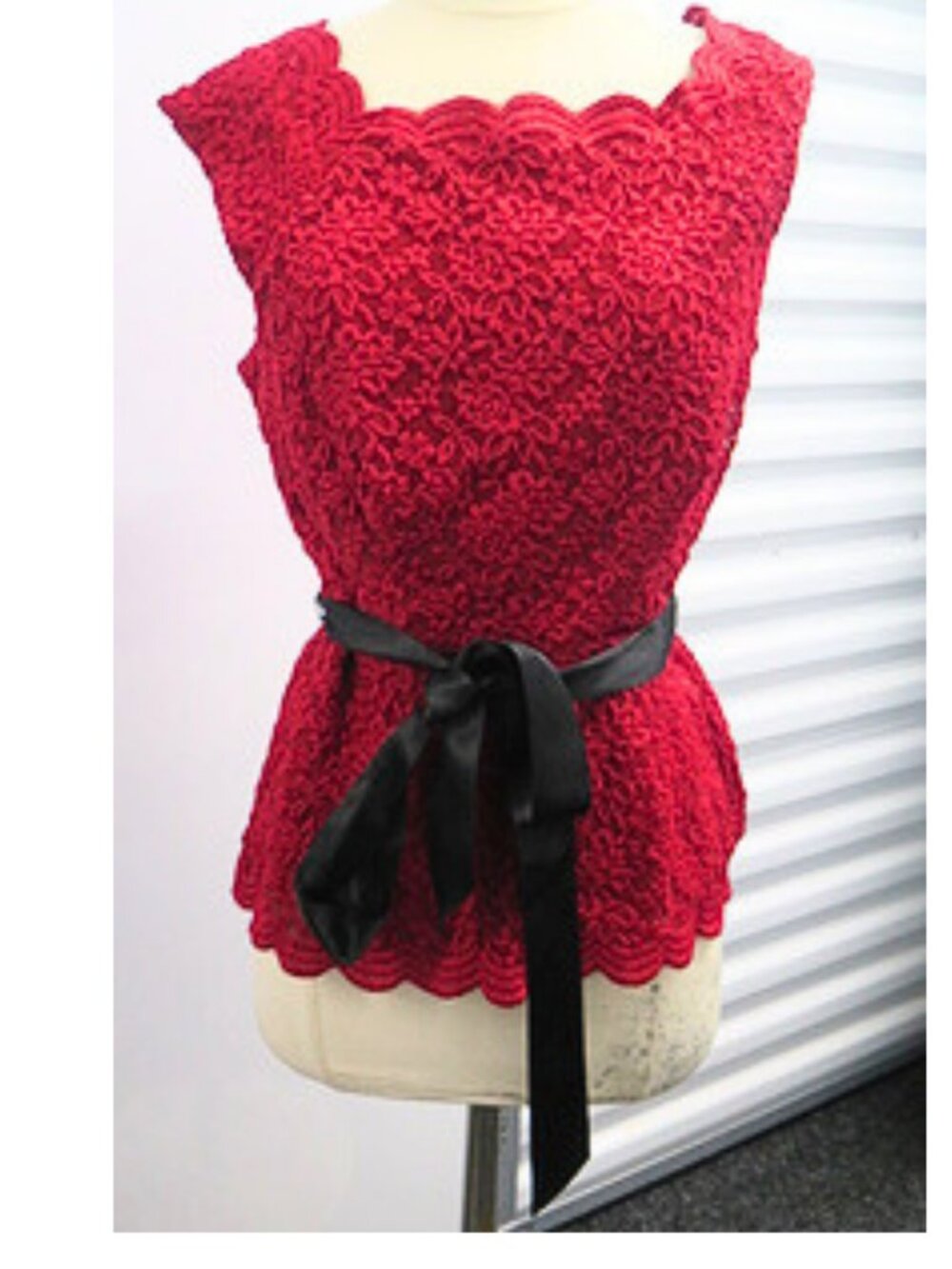 Dressbarn Red Floral Lace Peplum Blouse Size 10 Black Sash Holiday Party Top